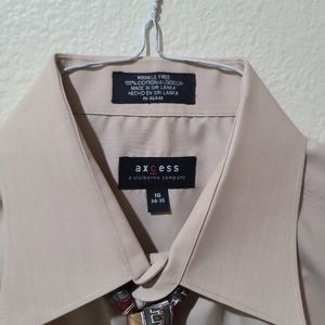 Brown Jones New York 2 piece suit. Includes 2-shirts and two ties. Coat 40R Pant